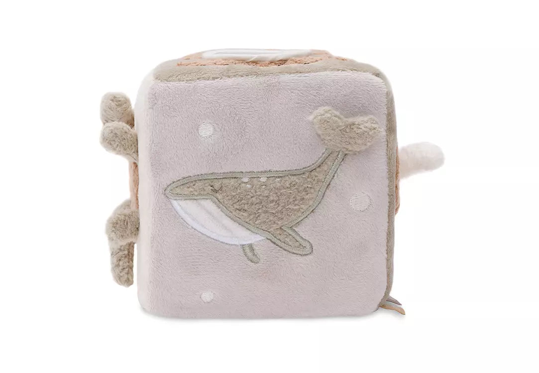 Jollein activity cube deepsea close up whale