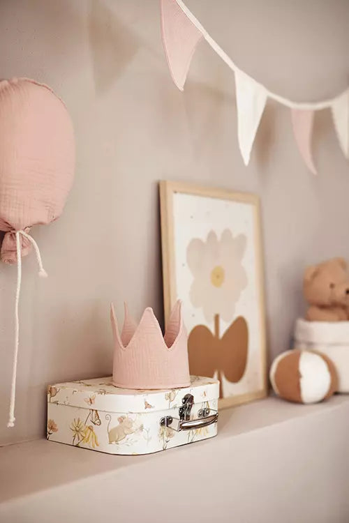 Jollein Birthday Crown Wild Rose in a nursery room