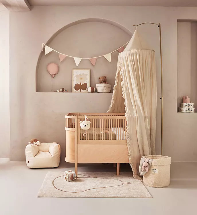 Jollein Fabric Bunting Wild Rose/Ivory in a nursery room