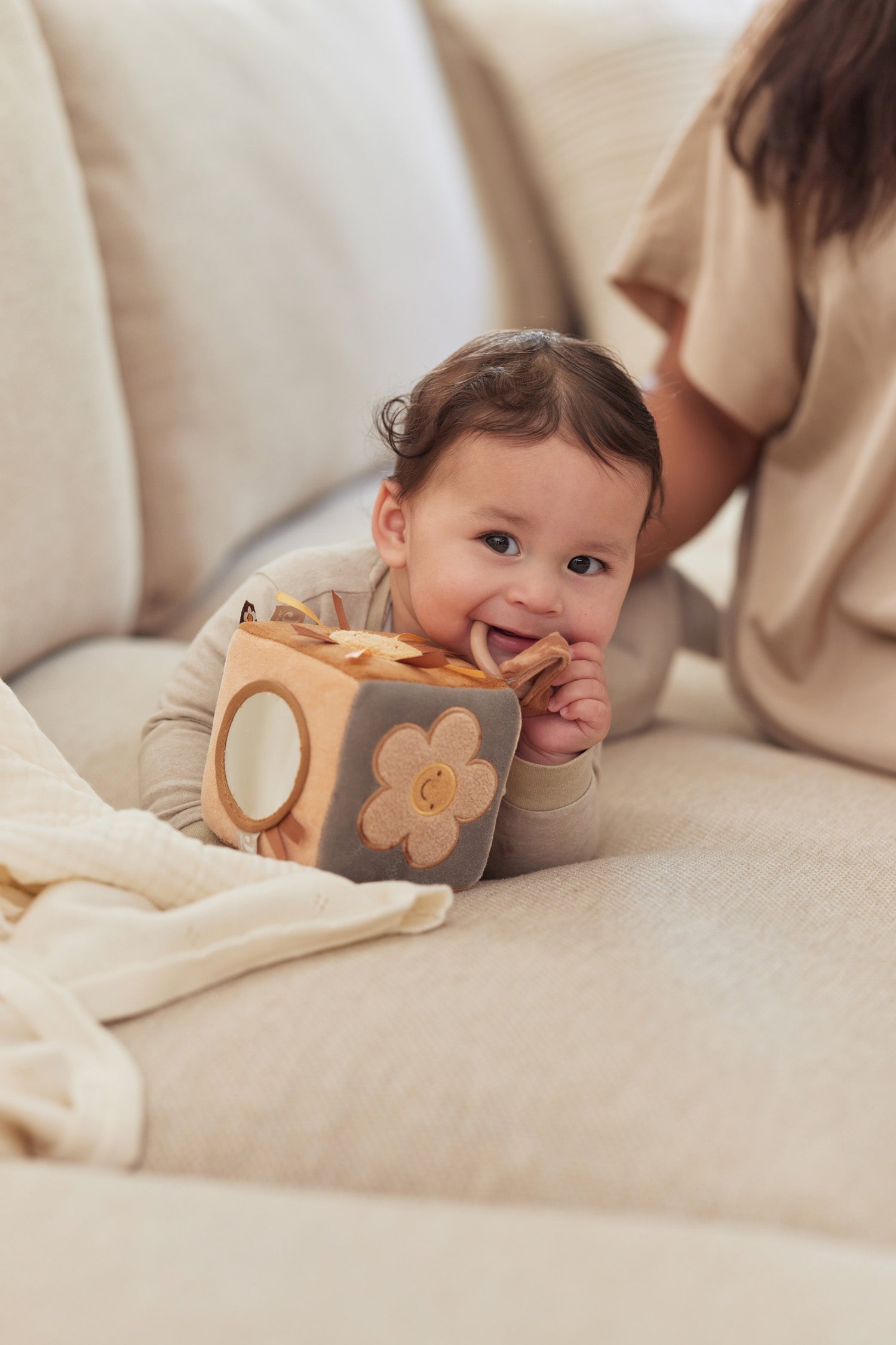 Baby with Jollein Activity Cube Spring Garden