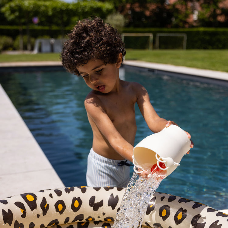 Swim Essentials Silicone Sand Bucket Ocean with water