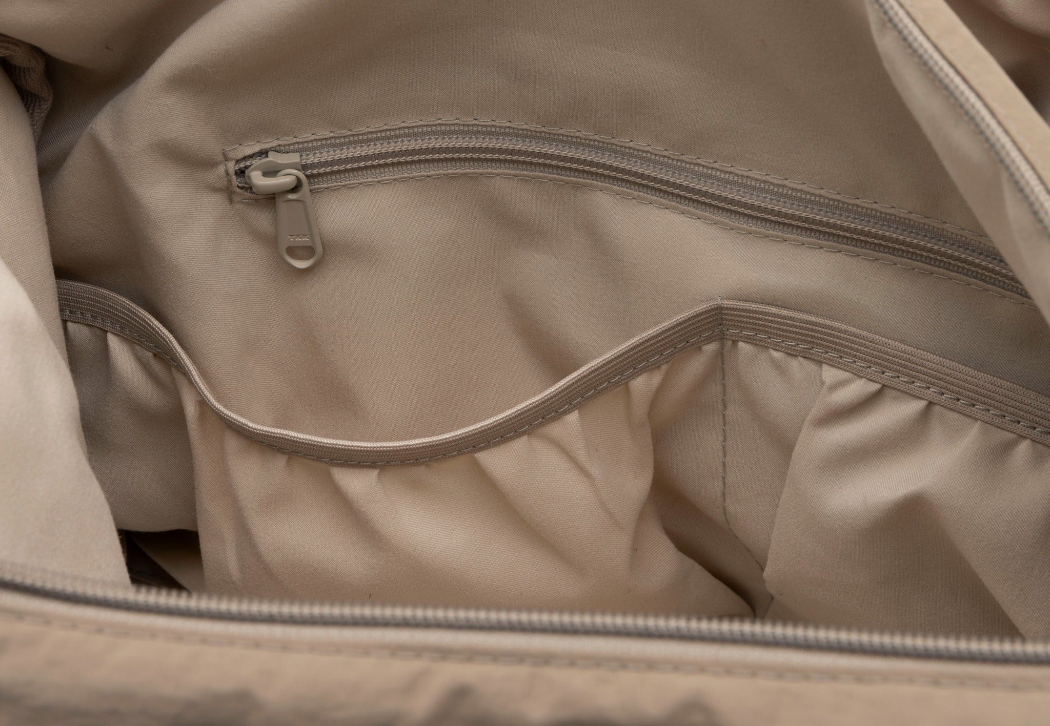 Jollein Urban diaper bag in Earthy, interior pockets and zipped compartment