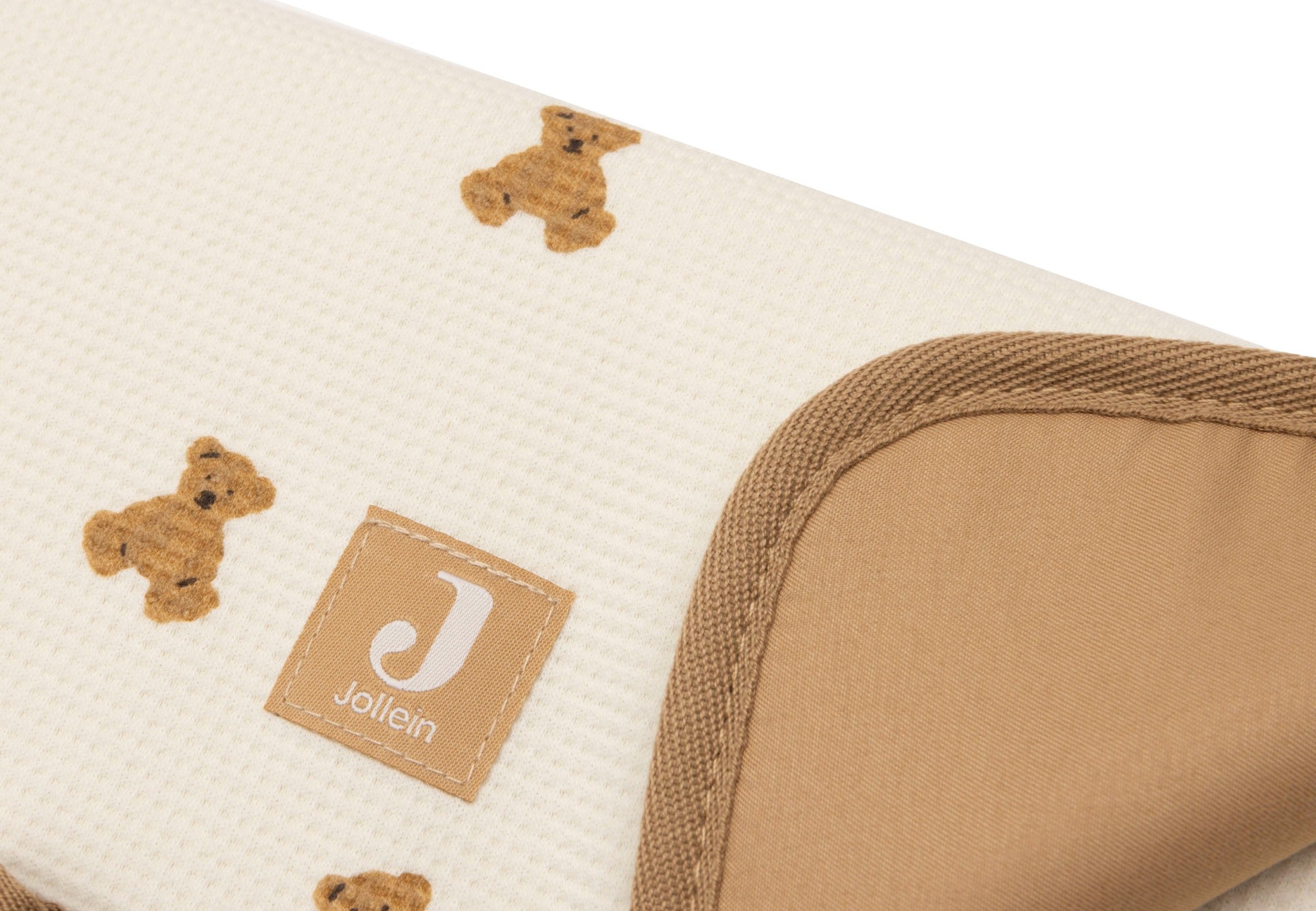 Jollein Little Waffle changing pad in Mini Teddy Bear, close-up of waffle fabric and brown edging