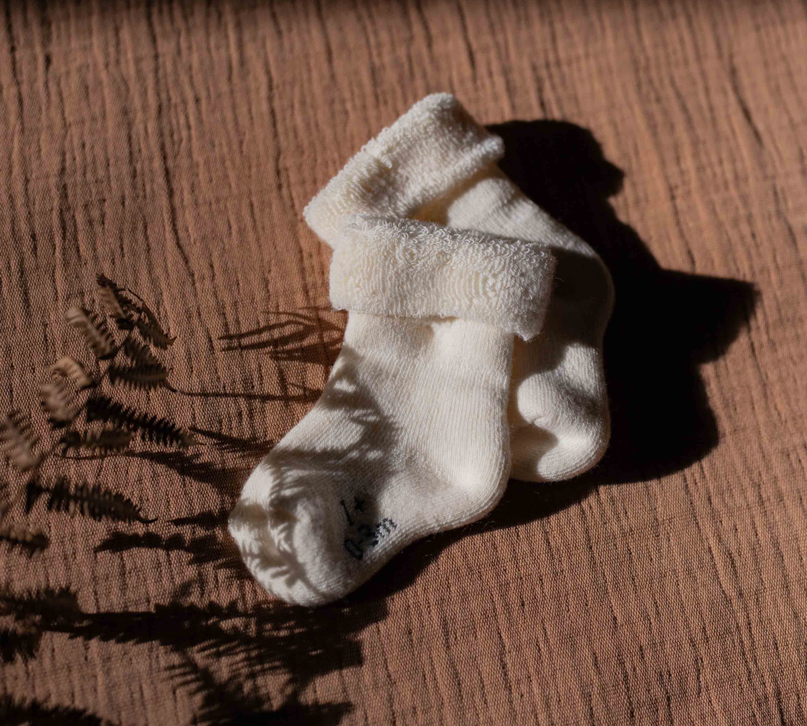 1+ in the family baby socks GIL in ecru color