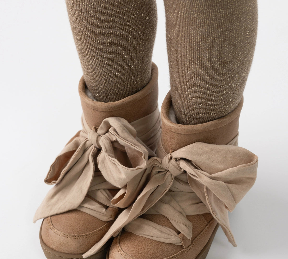 Donsje Ganza kids boots in Hazelnut Leather, worn with brown tights