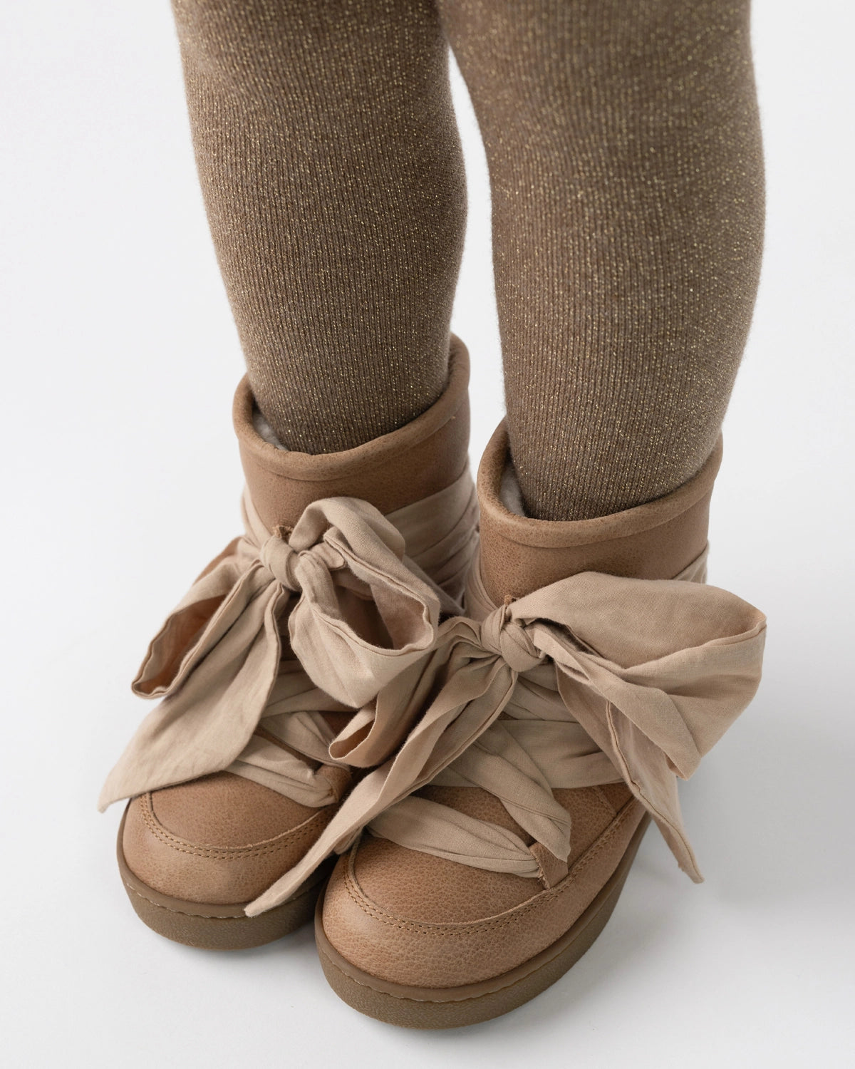 Donsje Ganza kids boots in Hazelnut Leather, worn with brown tights