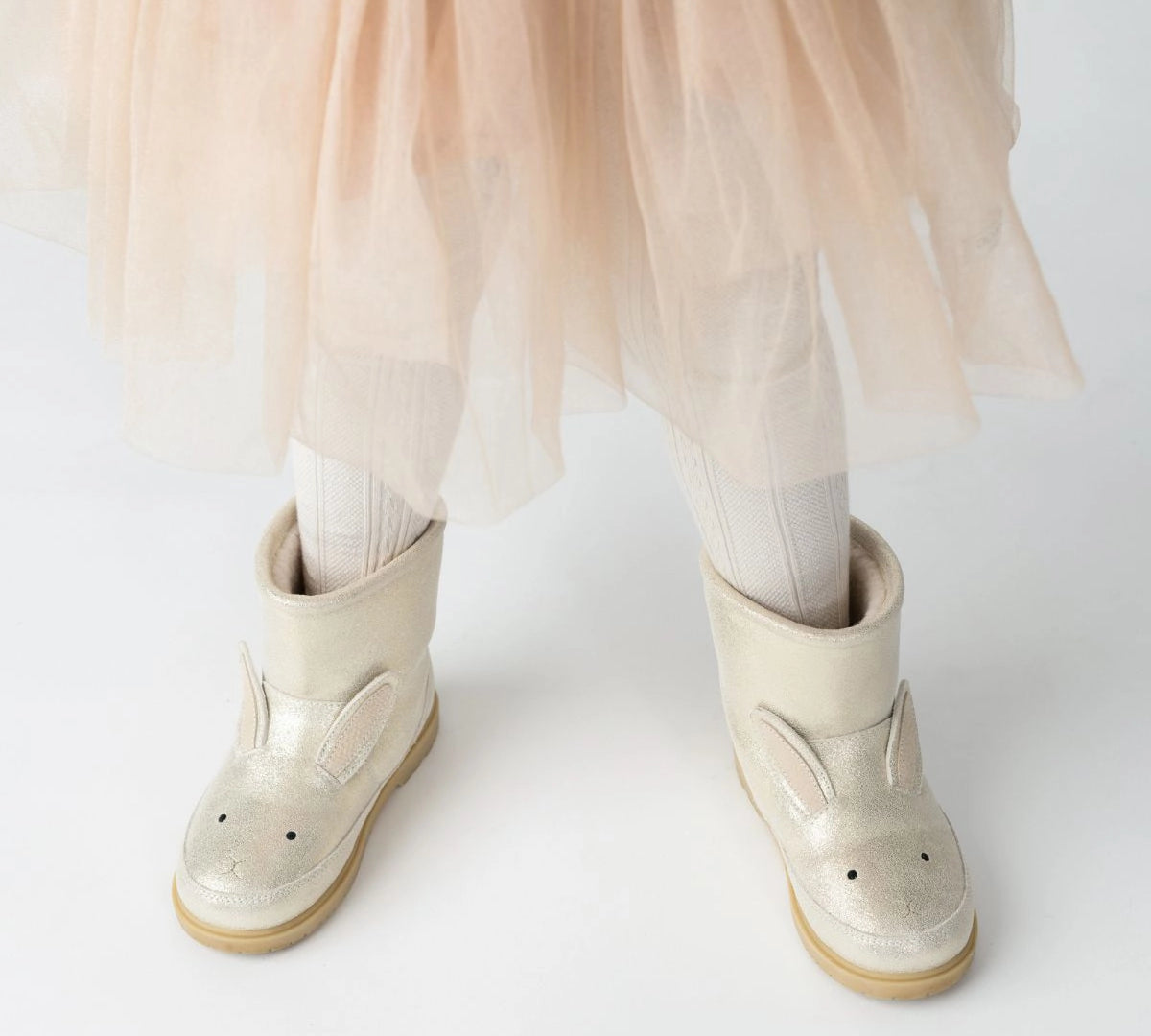 Donsje Xelly Bunny kids boots in Silver Metallic Leather, worn with a beige skirt