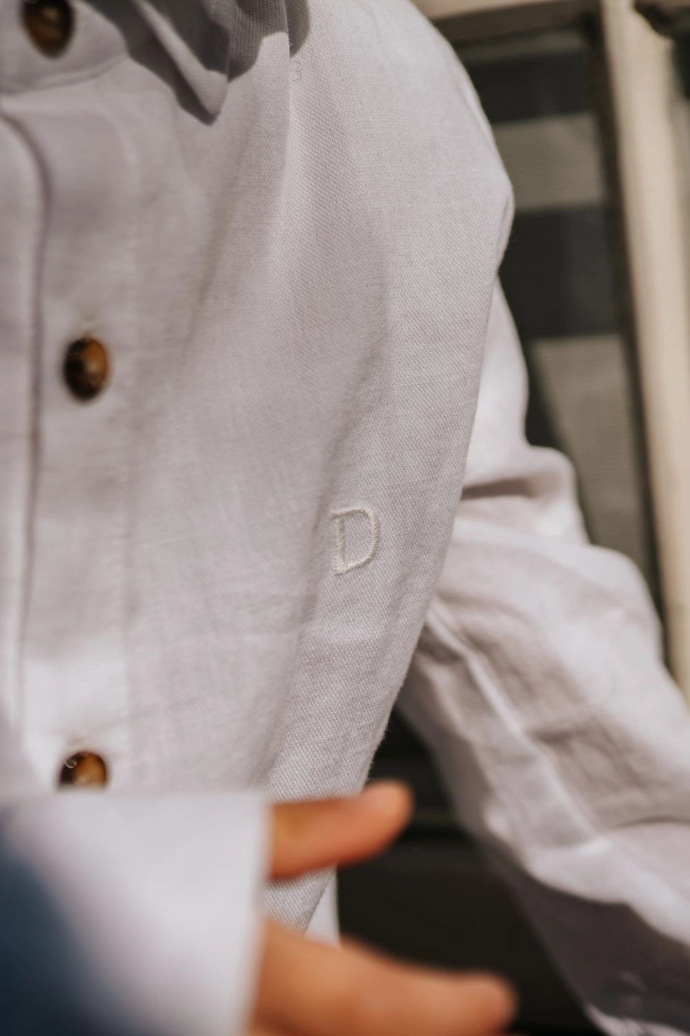 Donsje Chee shirt in Crispy White, worn by a child, close-up