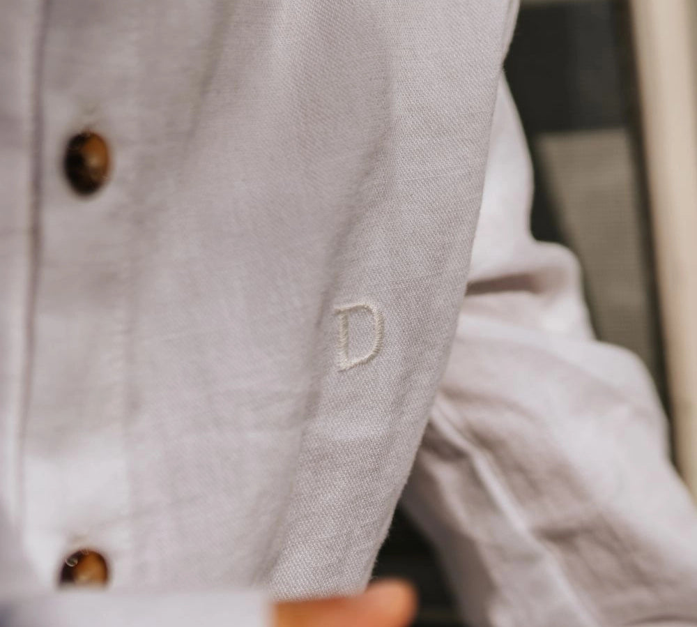 Donsje Chee shirt in Crispy White, worn by a child, close-up