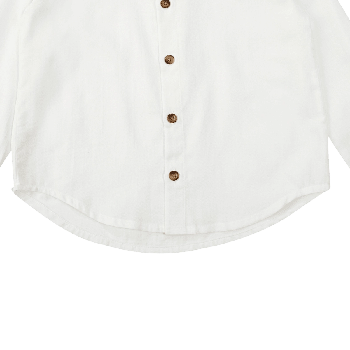 Donsje Chee shirt in Crispy White, close-up of the buttons and curved hem