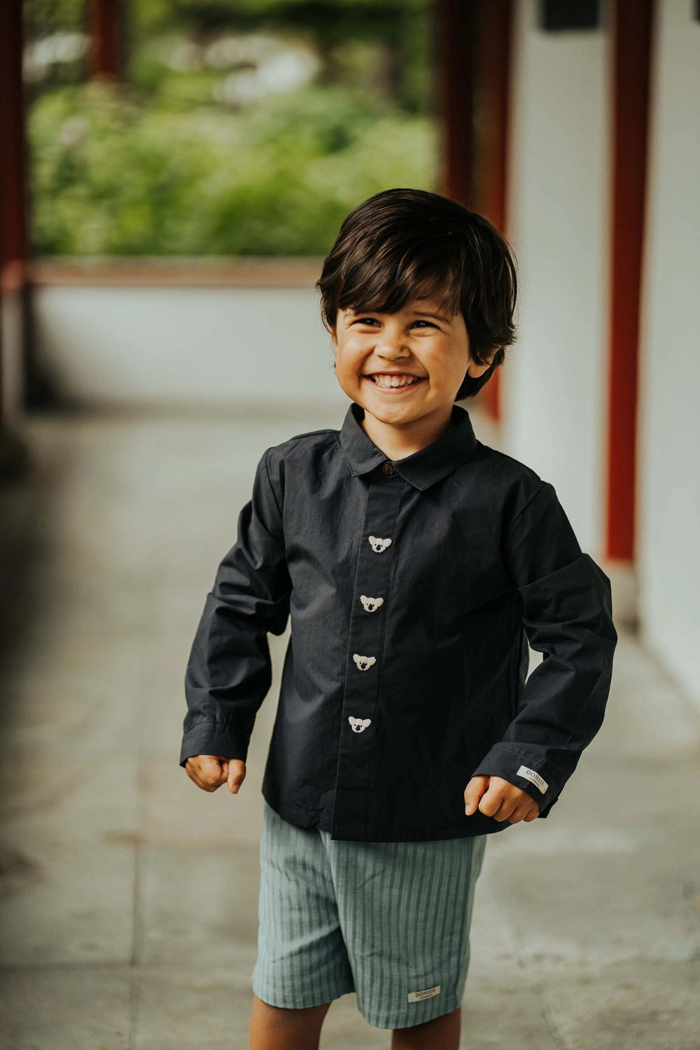 Donsje Lauden Koalas shirt in Blue Marine, worn by a child outdoors