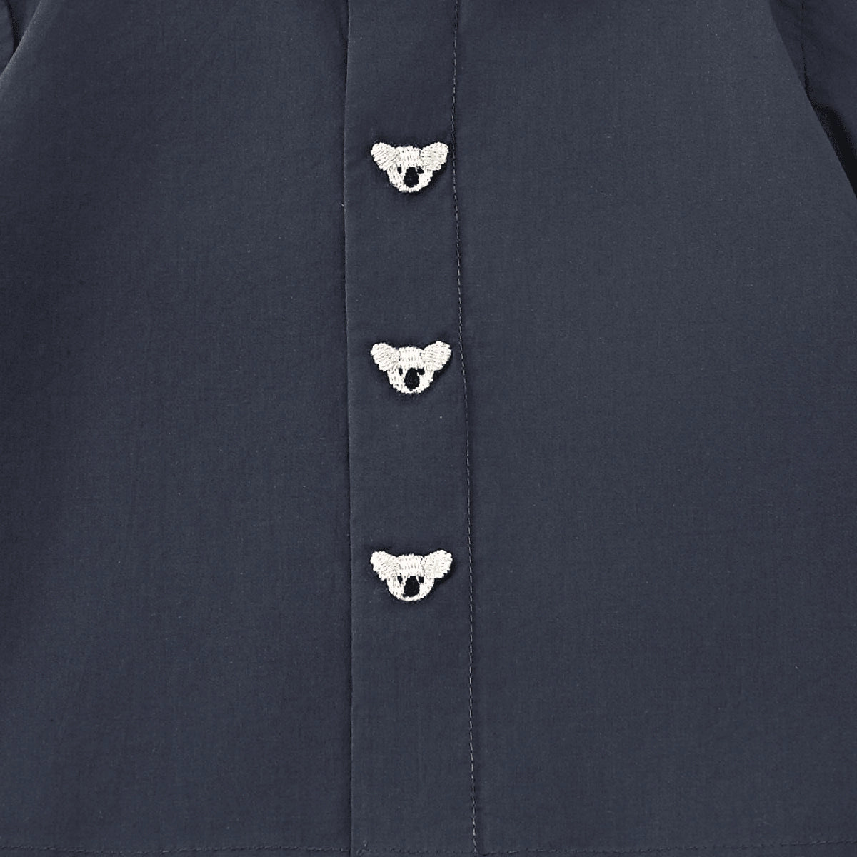 Donsje Lauden Koalas shirt in Blue Marine, close-up of the koala details on the front