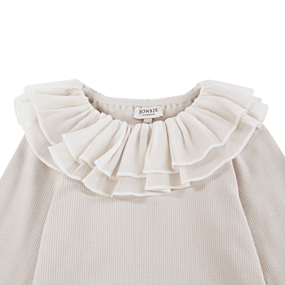 Donsje Florentien top in Birch, close-up of the ruffled collar
