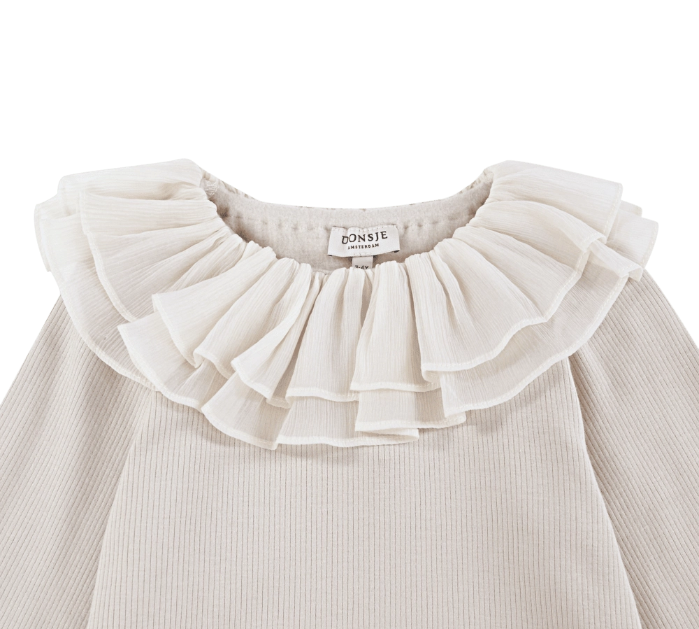 Donsje Florentien top in Birch, close-up of the ruffled collar