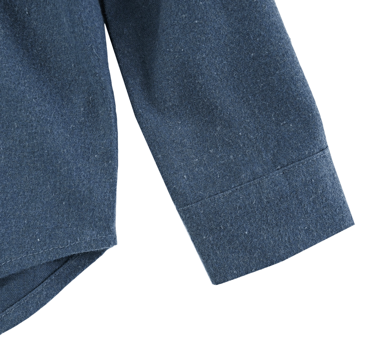 Donsje Chee shirt in Night Blue, close-up of the sleeve cuff