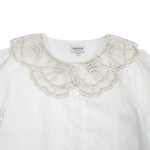 Donsje Kieke blouse in Crispy White, close-up of the lace collar