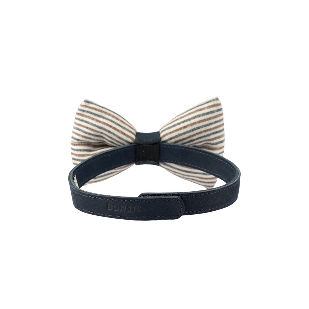 Donsje Zefrin bow tie in Navy and Burgundy Thin Striped, back view showing the neck strap