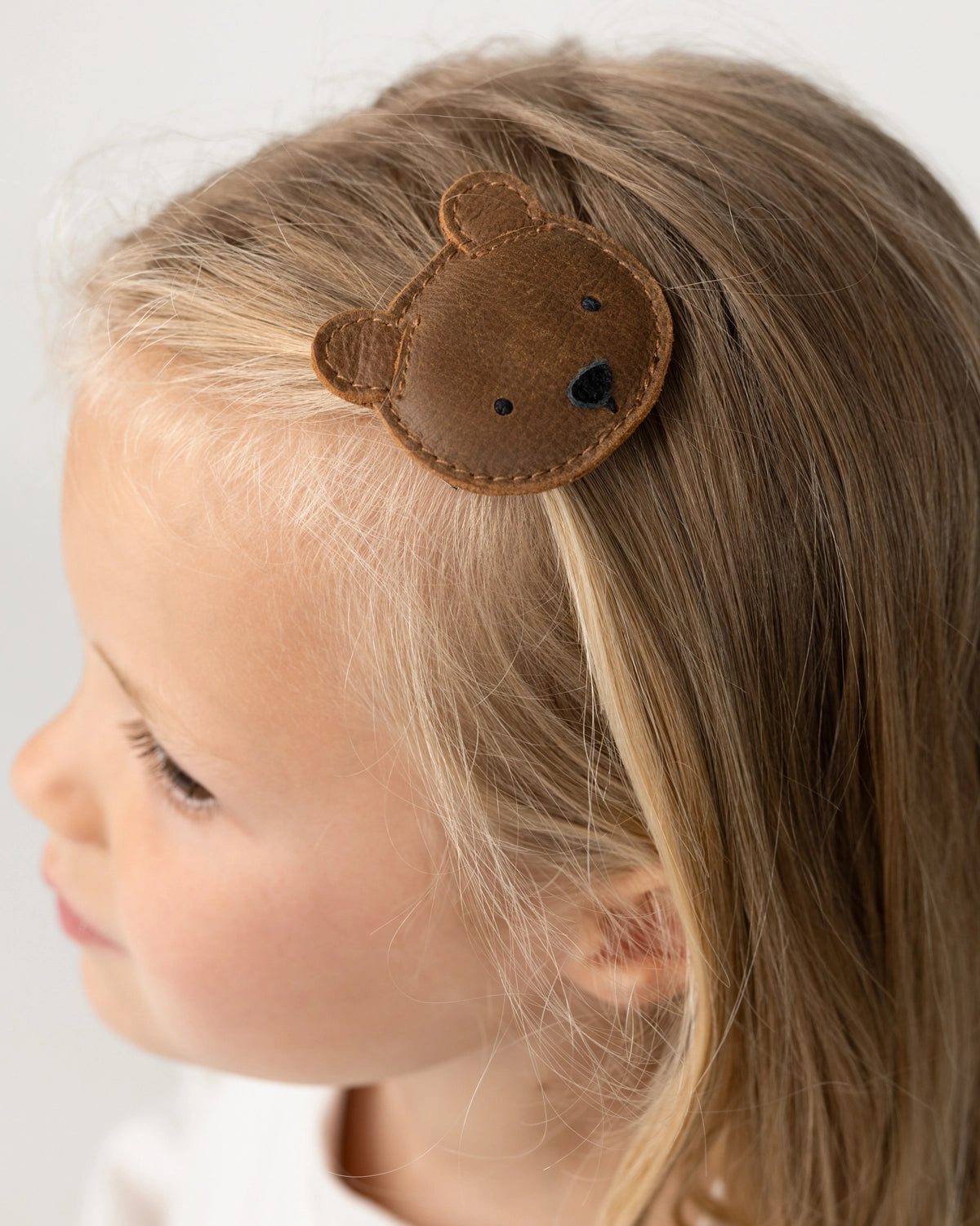Donsje Josy Classic Bear hairclip in Cognac Classic Leather, worn in a child's hair