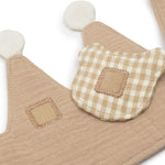 Close-up of the detachable teddy bear patch and hook-and-loop fastening on the Jollein birthday crown