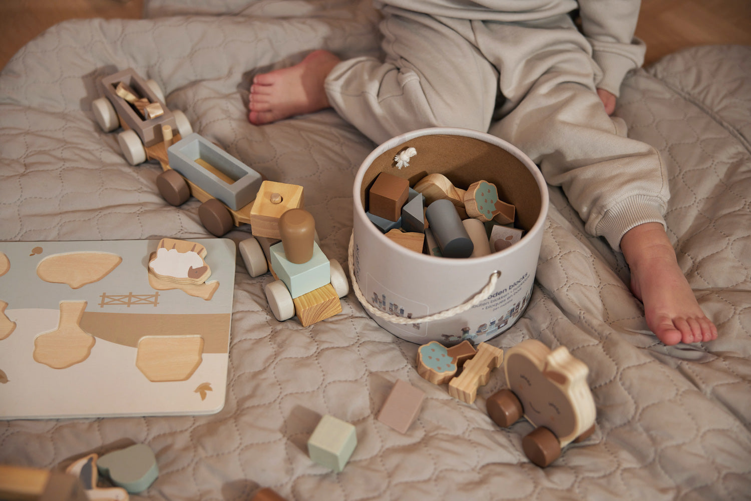 Jollein wooden puzzle farm with the building blocks