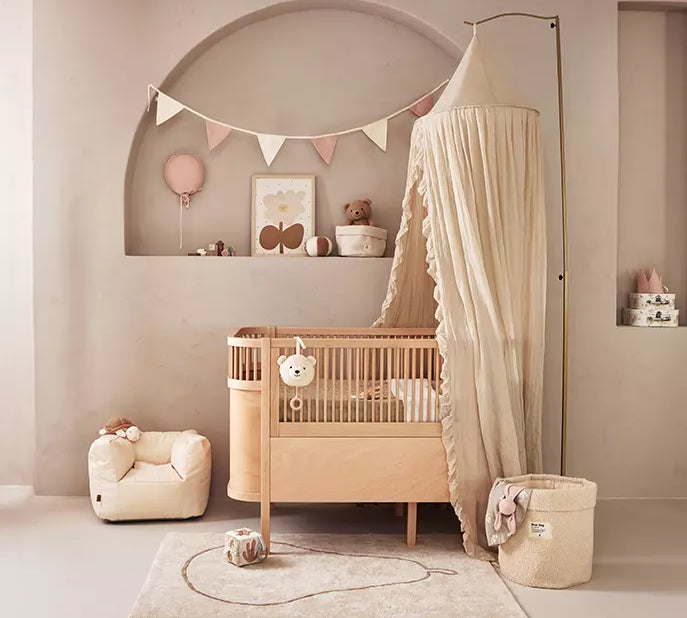 Jollein Fabric Bunting Wild Rose/Ivory in a nursery room