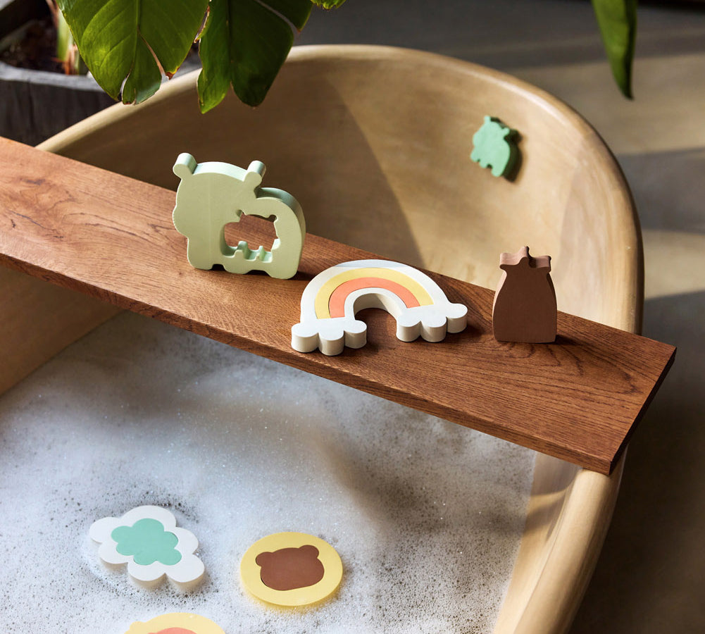 Jollein Kangaroots bath puzzle pieces floating in water and displayed along a wooden bath tray