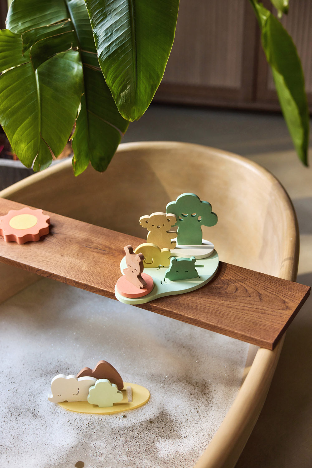 Jollein Kangaroots bath foam playset displayed on floating bases beside a bathtub