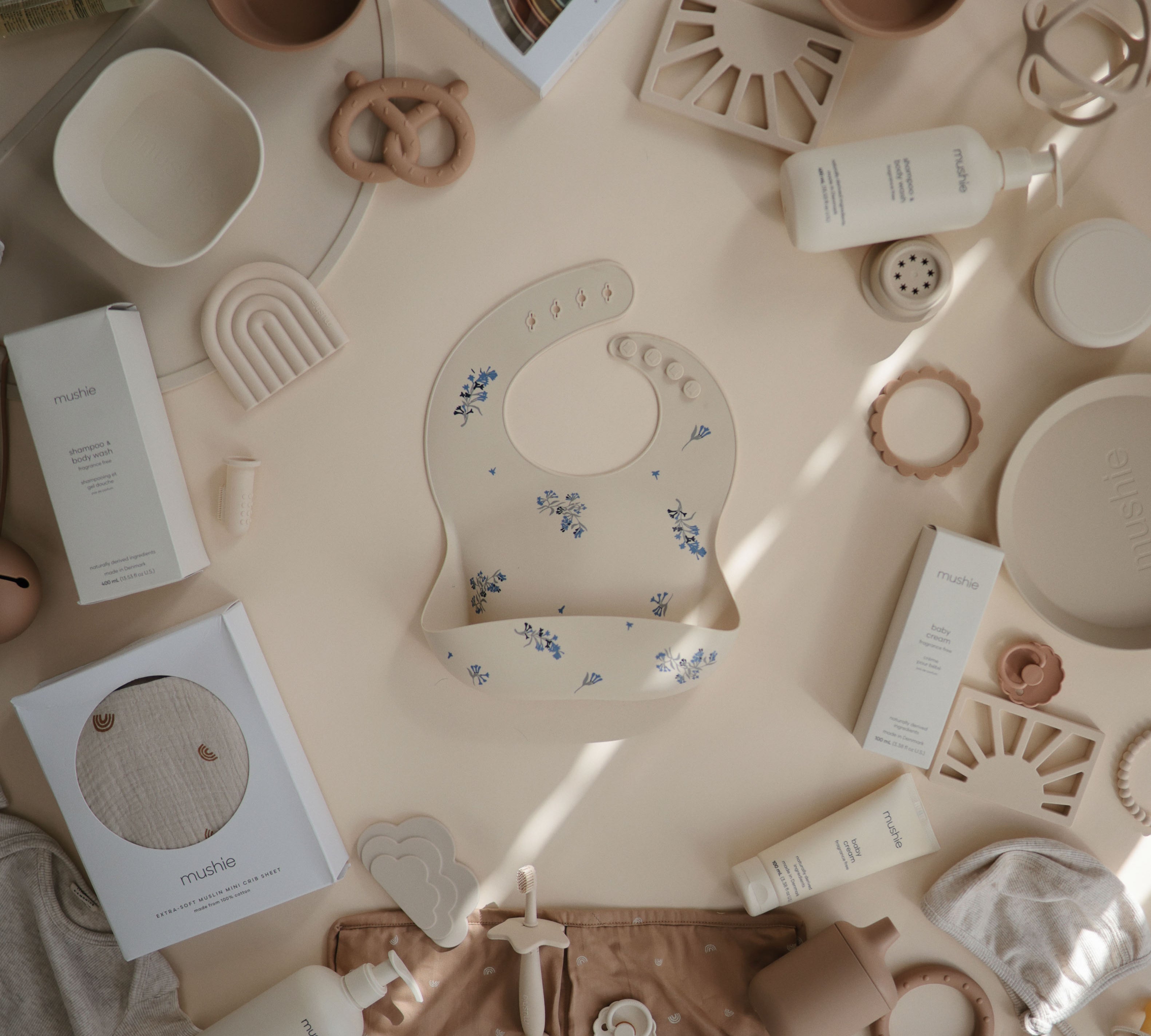 Mushie | Silicone Bib - Lilac Flowers
